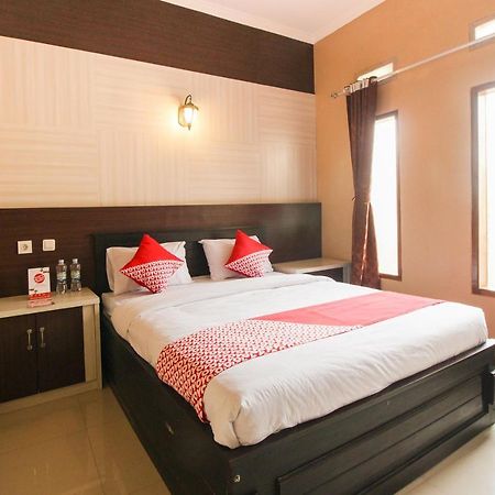 Oyo 820 Abad Baru Hotel Пангандаран Екстериор снимка