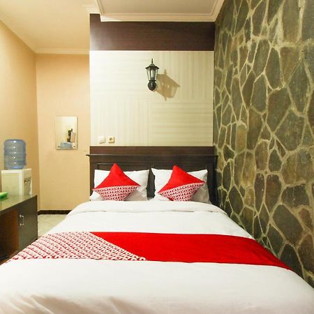 Oyo 820 Abad Baru Hotel Пангандаран Екстериор снимка