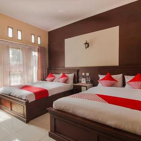 Oyo 820 Abad Baru Hotel Пангандаран Екстериор снимка