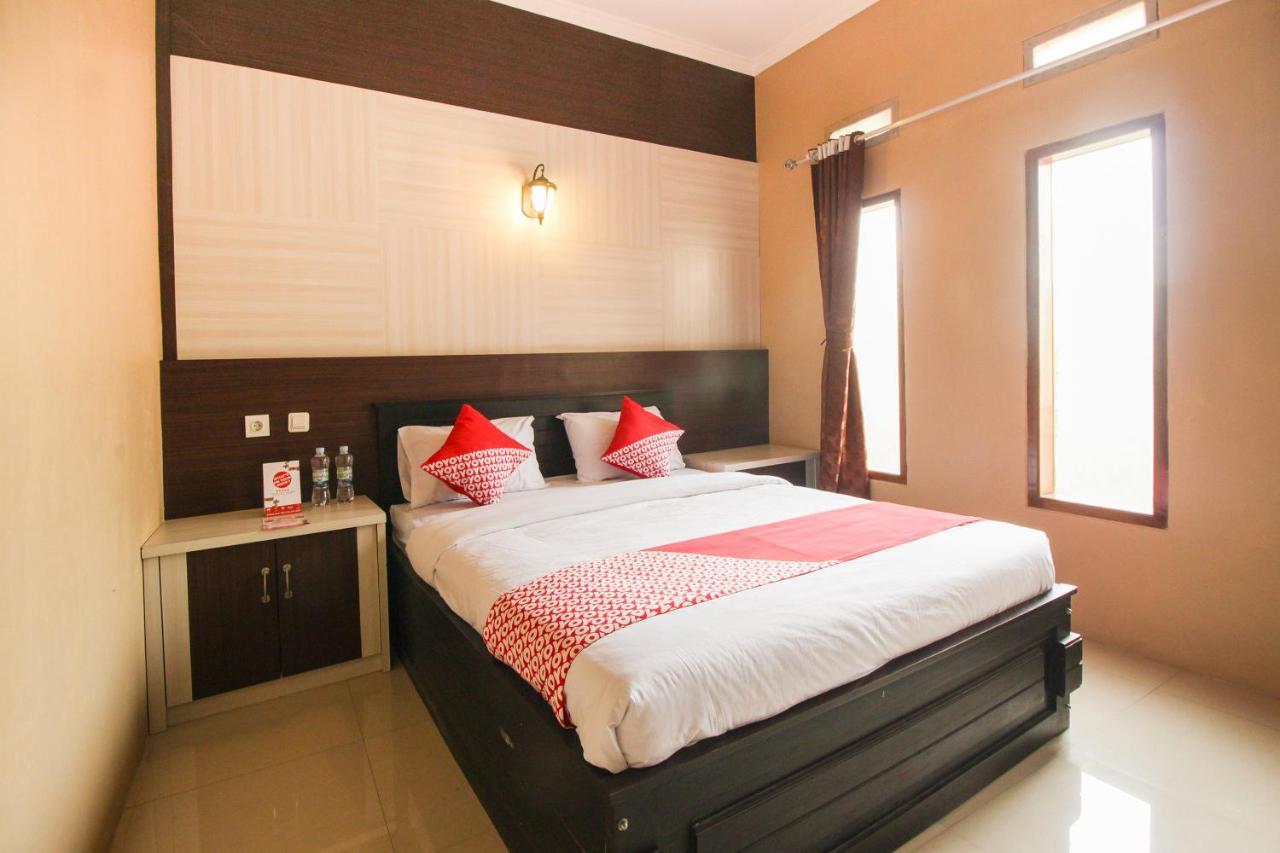 Oyo 820 Abad Baru Hotel Пангандаран Екстериор снимка