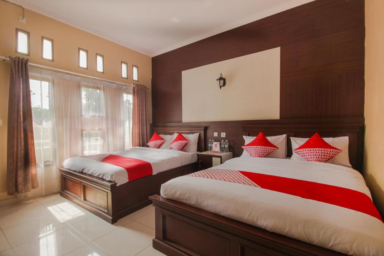 Oyo 820 Abad Baru Hotel Пангандаран Екстериор снимка
