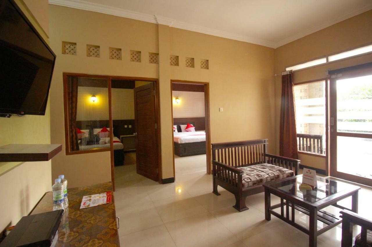 Oyo 820 Abad Baru Hotel Пангандаран Екстериор снимка