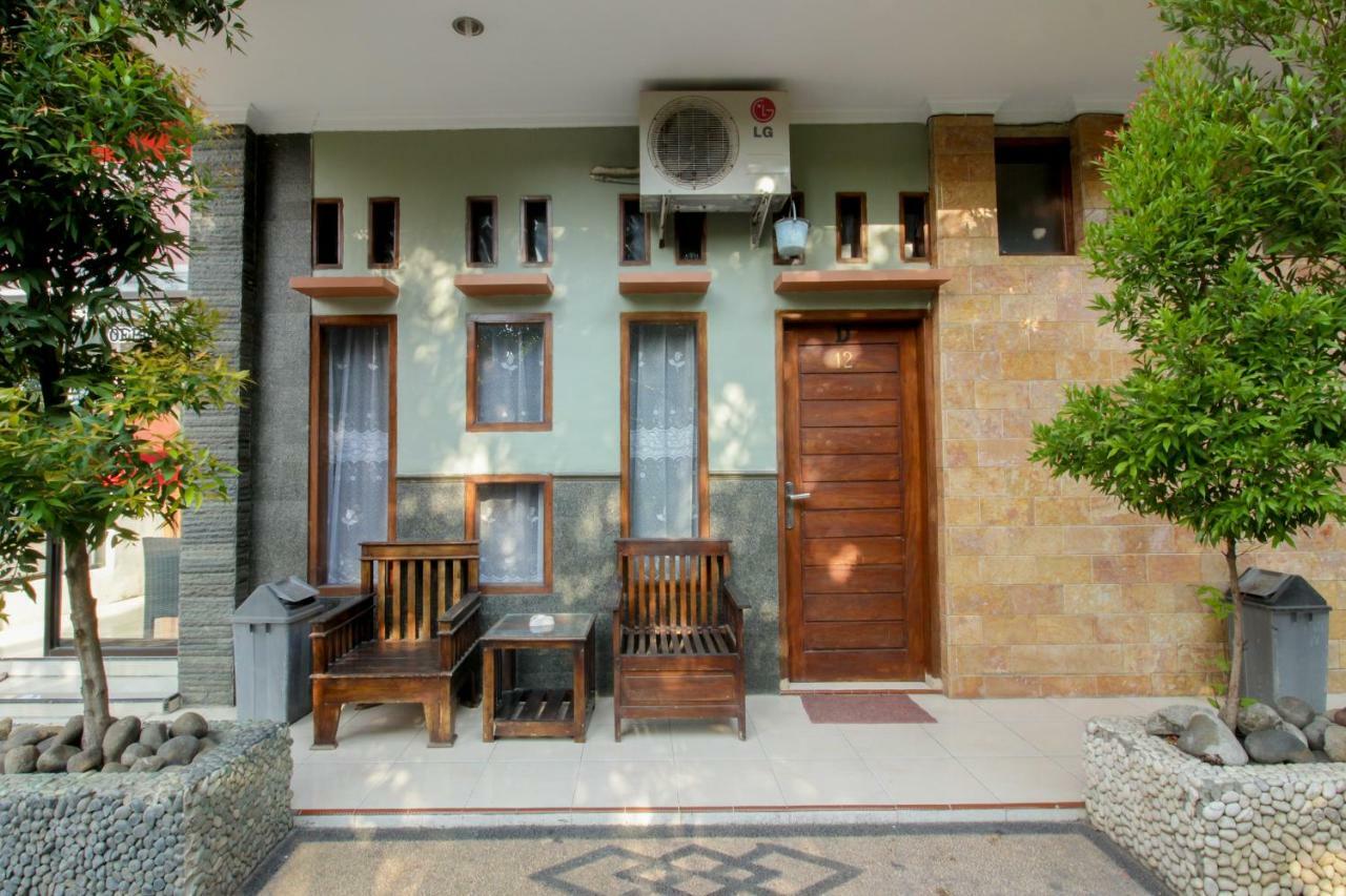 Oyo 820 Abad Baru Hotel Пангандаран Екстериор снимка
