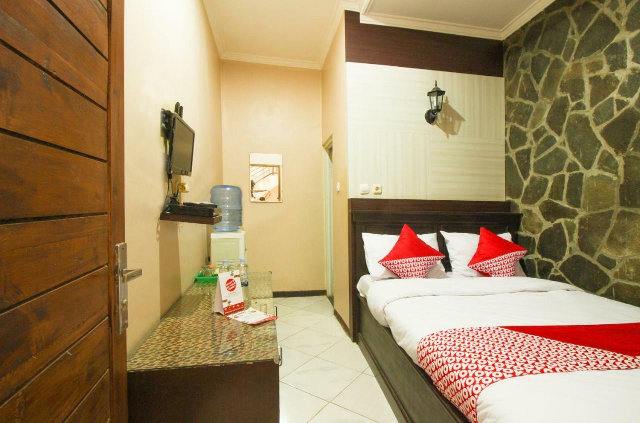 Oyo 820 Abad Baru Hotel Пангандаран Екстериор снимка