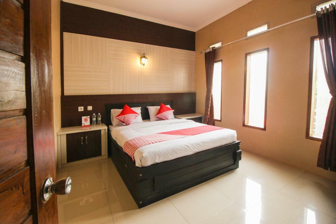 Oyo 820 Abad Baru Hotel Пангандаран Екстериор снимка