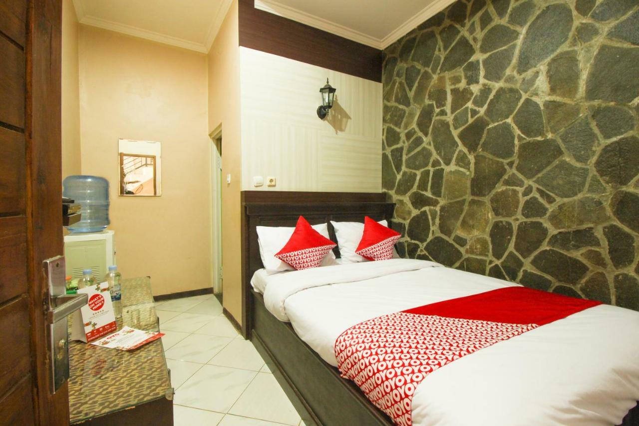 Oyo 820 Abad Baru Hotel Пангандаран Екстериор снимка