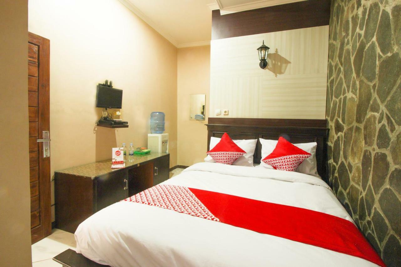 Oyo 820 Abad Baru Hotel Пангандаран Екстериор снимка
