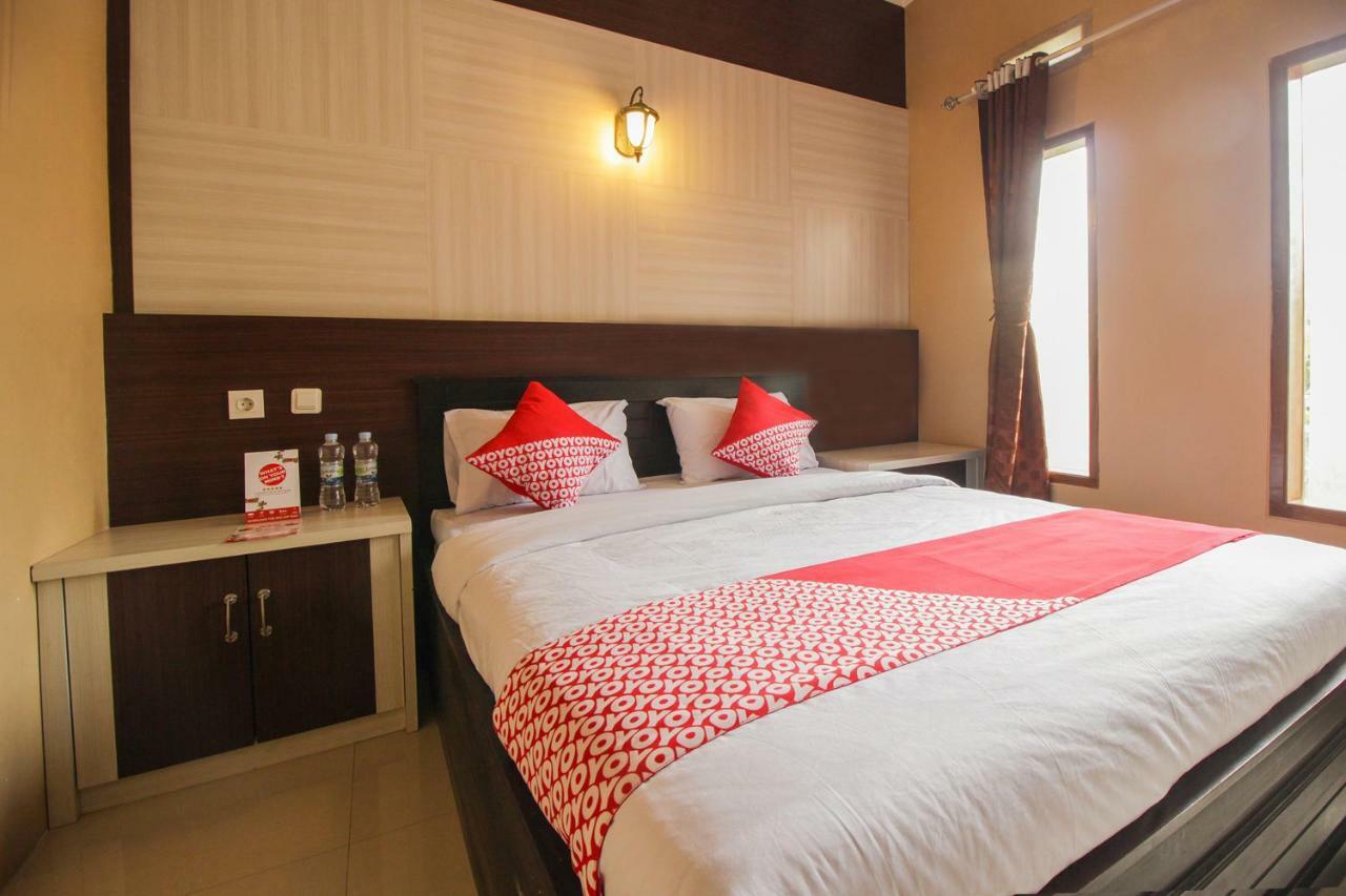 Oyo 820 Abad Baru Hotel Пангандаран Екстериор снимка