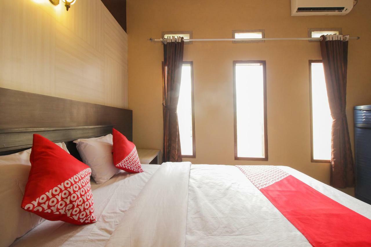 Oyo 820 Abad Baru Hotel Пангандаран Екстериор снимка