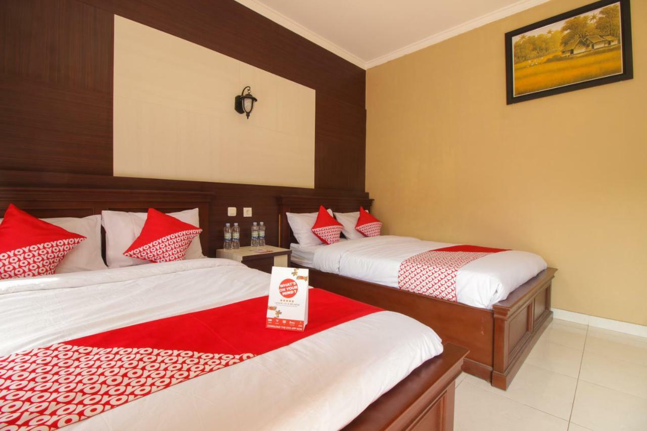 Oyo 820 Abad Baru Hotel Пангандаран Екстериор снимка
