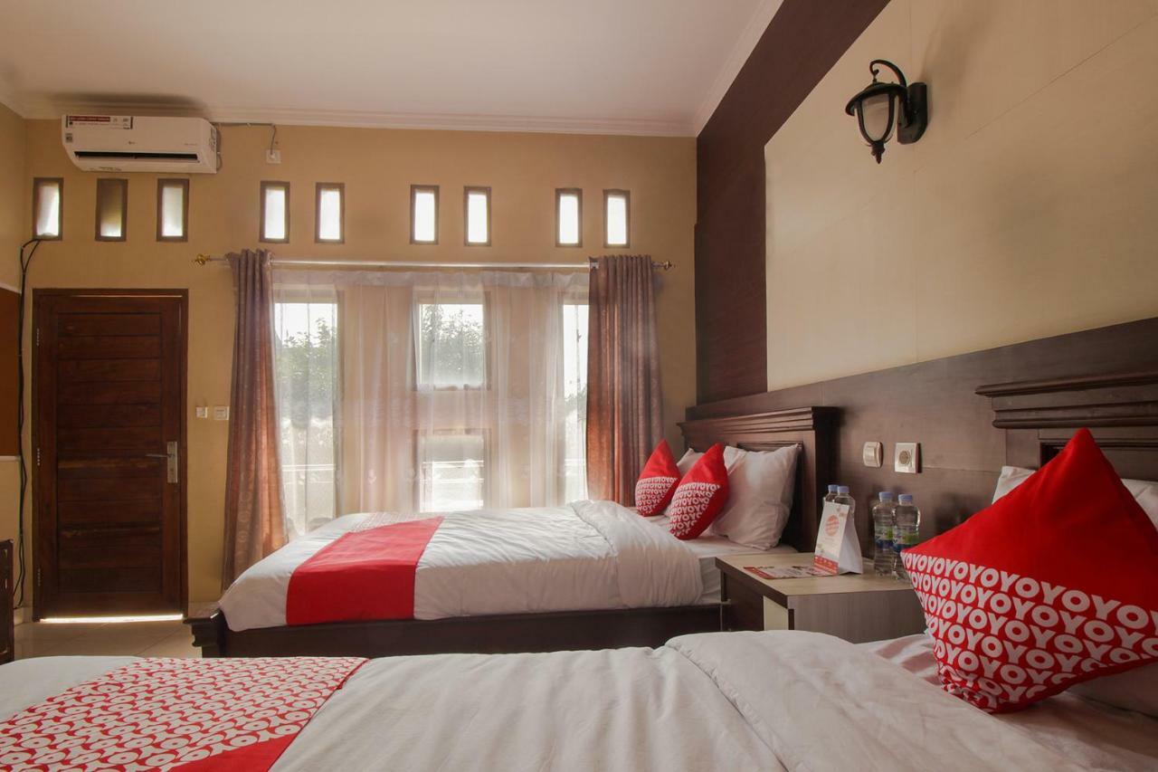 Oyo 820 Abad Baru Hotel Пангандаран Екстериор снимка