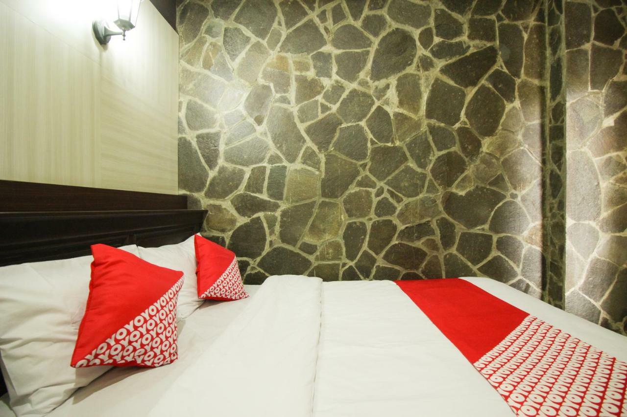 Oyo 820 Abad Baru Hotel Пангандаран Екстериор снимка