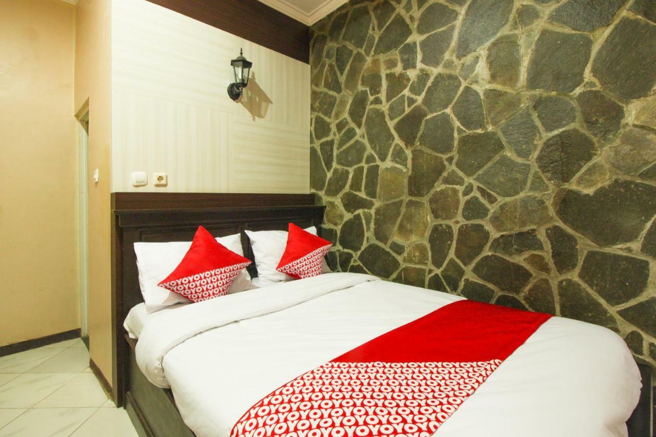 Oyo 820 Abad Baru Hotel Пангандаран Екстериор снимка