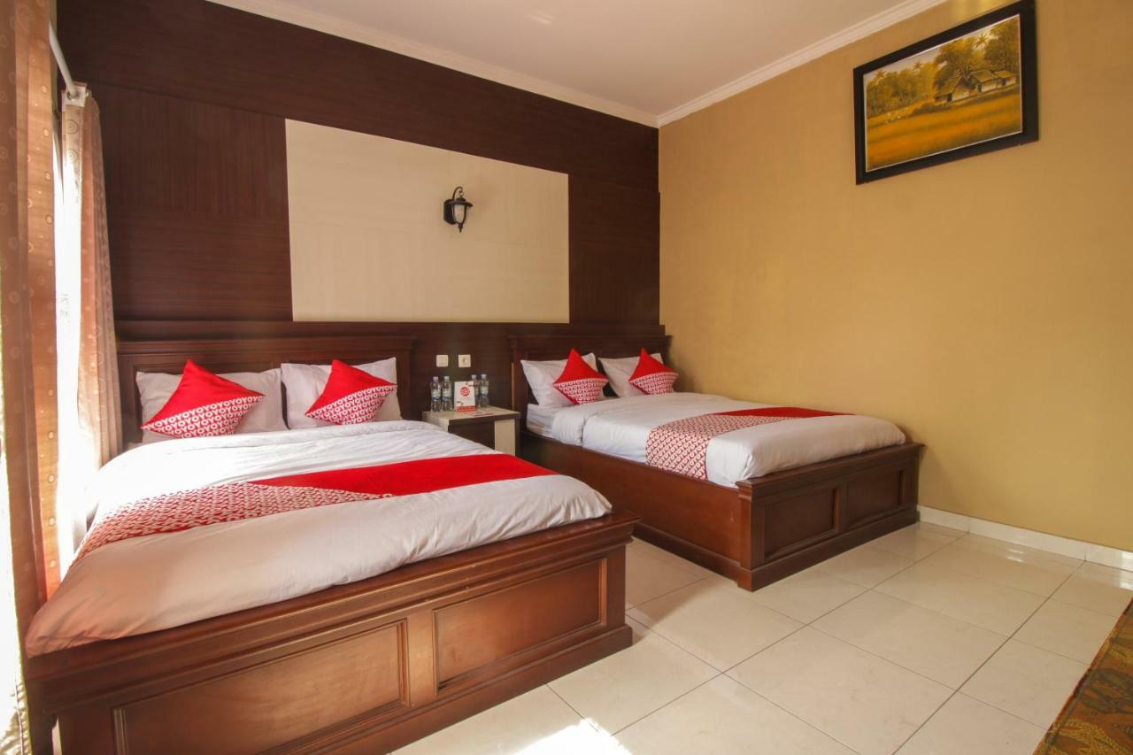 Oyo 820 Abad Baru Hotel Пангандаран Екстериор снимка