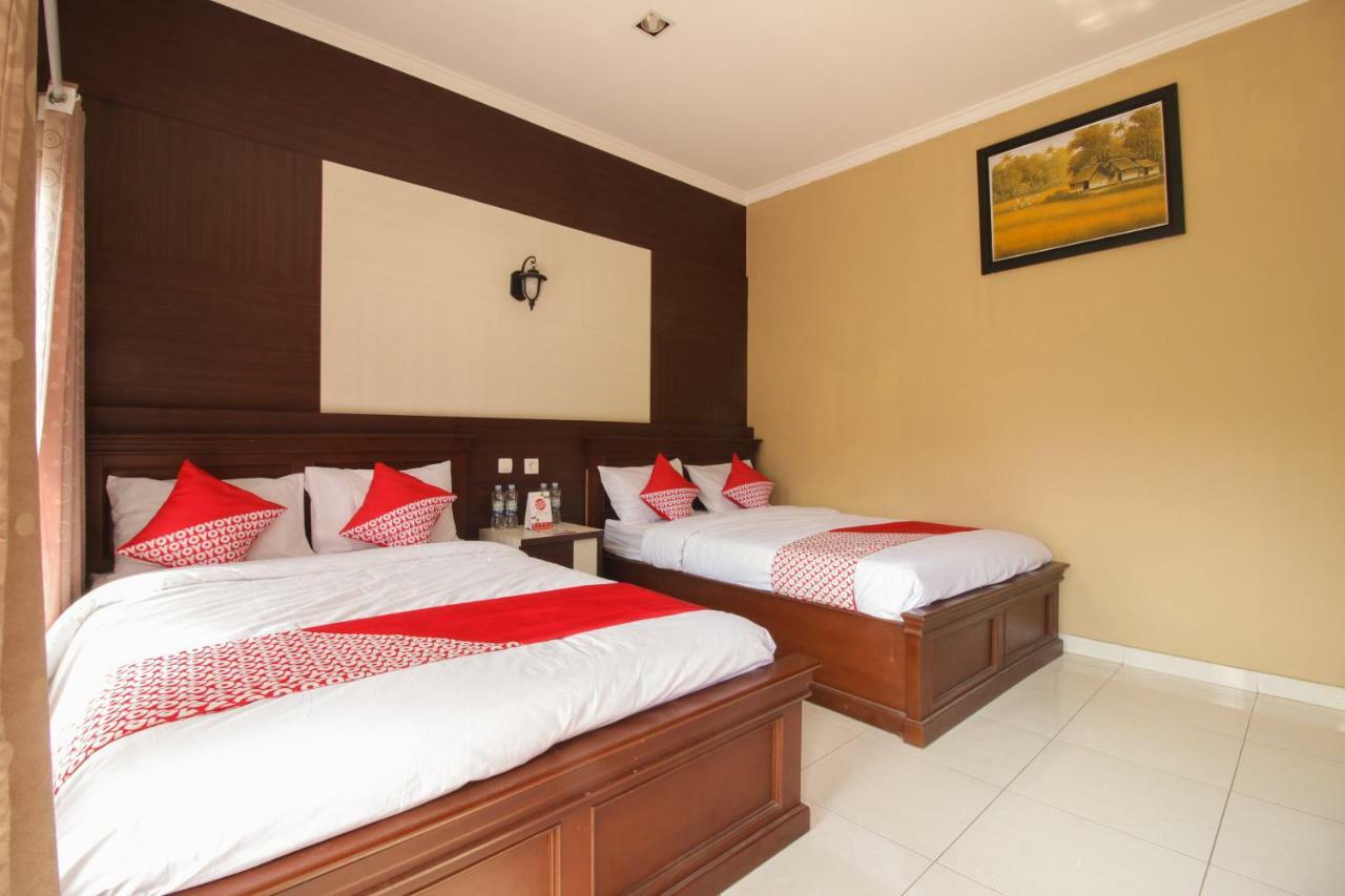 Oyo 820 Abad Baru Hotel Пангандаран Екстериор снимка